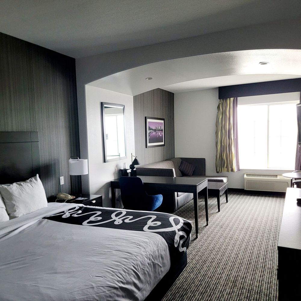 La Quinta by Wyndham Austin - Cedar Park - Room - Hotels Near Me - Cedar Park, Texas