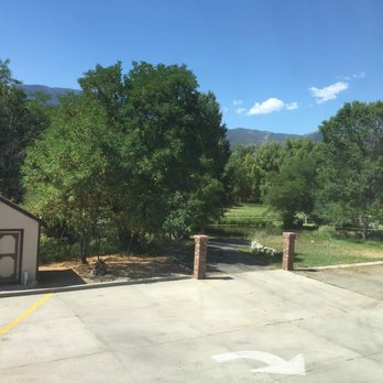 Browns Canyon Inn - Green space and mountains, parking lot - Hotels Near Me - Salida, Colorado Browns Canyon Inn - Green space and mountains, parking lot - Hotels Near Me - Salida, Colorado