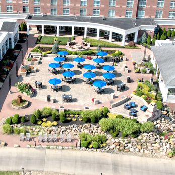 Kennsington Grille - Outdoor patio at Kennsington Grille - New American Near Me - Canfield, Ohio Kennsington Grille - Outdoor patio at Kennsington Grille - New American Near Me - Canfield, Ohio
