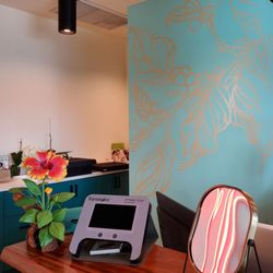 Love Aloha Eye Care - Nice decor