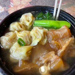 Delicious beef tendon! Wonton had no shrimp and skin could be thinner though Delicious beef tendon! Wonton had no shrimp and skin could be thinner though