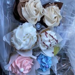Sunshine Cupcakes Etc - The six pack I bought today aren't they gorgeous?