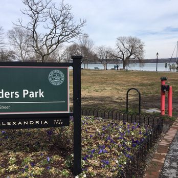 Founders Park - Dog Parks Near Me - Alexandria, Virginia