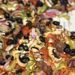 Rovente Pizzeria - Tigard - Carnivore pizza for my better half