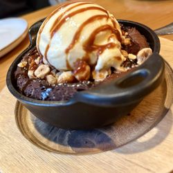 Field & Main Restaurant - Deep Dish Brownie