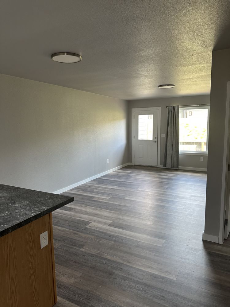 Creekwood Park Apartments - property management company in Palmer, AK