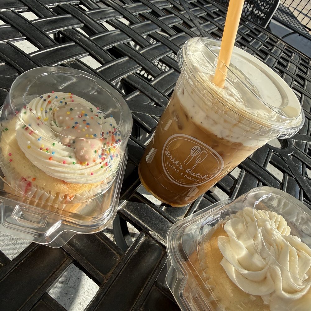 Cloud 9 ice coffee, vanilla cupcake and buttercream vanilla cupcake. Cloud 9 ice coffee, vanilla cupcake and buttercream vanilla cupcake.