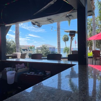Pisces Rising - Drinks at the outside bar with my man. - Seafood Near Me - Mount Dora, Florida