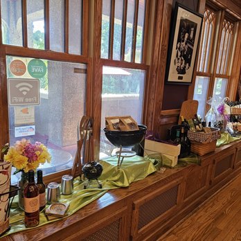 Lynfred Winery - Nice retail display - Wineries Near Me - Roselle, Illinois Lynfred Winery - Nice retail display - Wineries Near Me - Roselle, Illinois