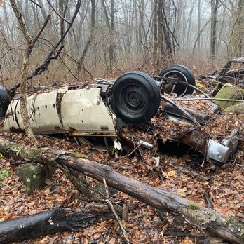 Ragged Mountain - Old car - Climbing Near Me - Berlin, Connecticut