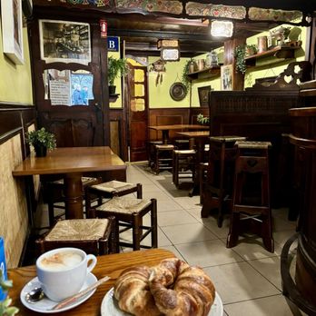 Mesón del Café - Interior - cozy & charming - Coffee & Tea Near Me - Barcelona, B Mesón del Café - Interior - cozy & charming - Coffee & Tea Near Me - Barcelona, B