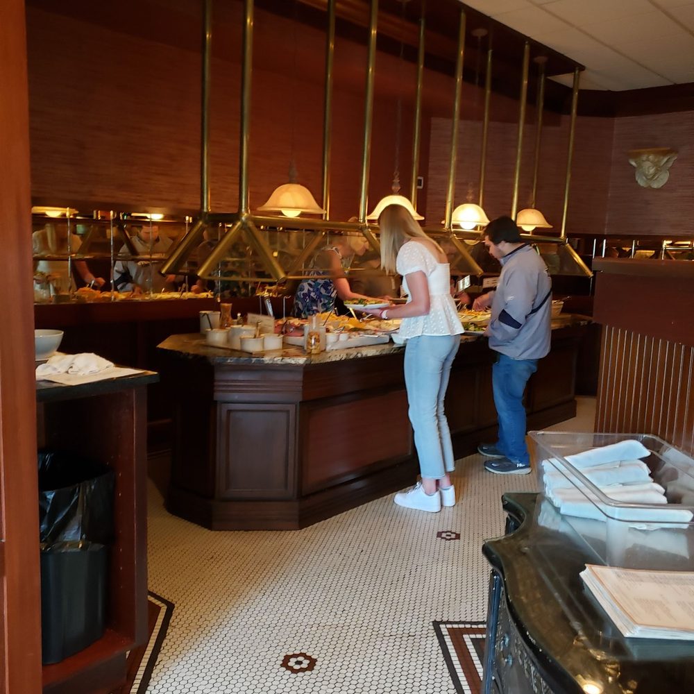 Minervas Restaurant - Sioux Falls - Salad bar - New American Near Me - Sioux Falls, South Dakota
