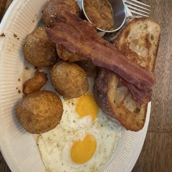 The Dutchess - Breakfast Plate - Cafes Near Me - Ojai, California