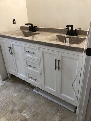 Hendry The Handyman & Contracting Logo