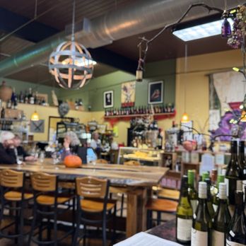 Santiam Wine & Bistro - Wine Bars Near Me - Salem, Oregon