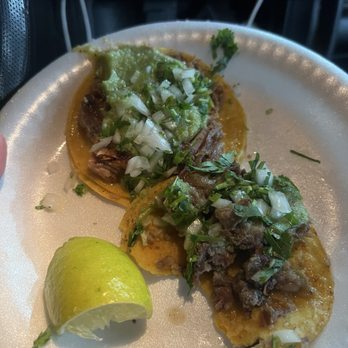 Tacos El More - Tacos deliciosas! Uno de cabeza y otro de suadero. Riquísimo! - Tacos Near Me - Whittier, California