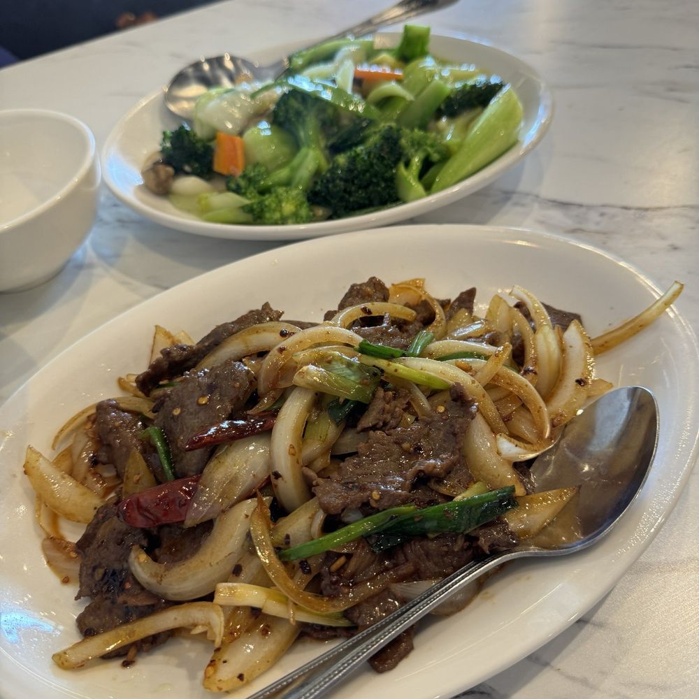 Kin’s Restaurant - Mongolian beef and mixed veggies - Vietnamese Near Me - Carrollton, Texas Kin’s Restaurant - Mongolian beef and mixed veggies - Vietnamese Near Me - Carrollton, Texas