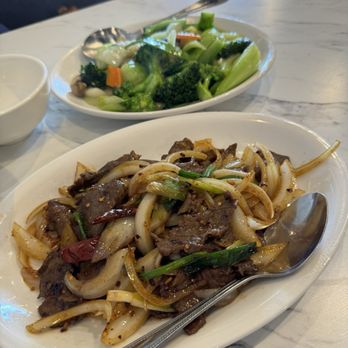 Kin’s Restaurant - Mongolian beef and mixed veggies - Vietnamese Near Me - Carrollton, Texas Kin’s Restaurant - Mongolian beef and mixed veggies - Vietnamese Near Me - Carrollton, Texas