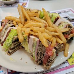 Gus's Keystone Family Restaurant - Super club