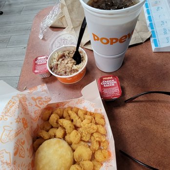 Popeyes Louisiana Kitchen - A very skimpy portion of popcorn chicken kind of a letdown usually it takes up half the box. Combo red beans and rice biscuit diet Dr pepper - Chicken Wings Near Me - Mount Vernon, Illinois