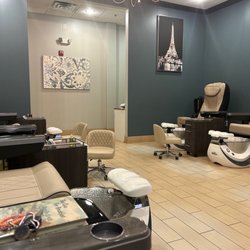 Red Handed Nails Salon & Spa - Pedicure area