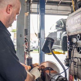 Precision Tune Auto Care Nashville - Oil Change Stations Near Me - Nashville, Tennessee