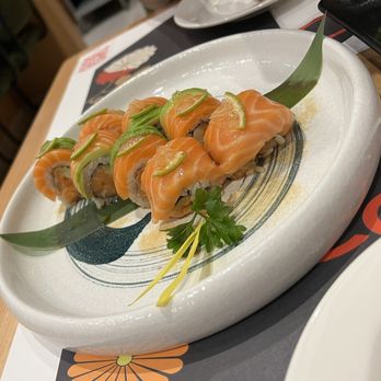 Cavi Sushi - salmon lime roll - Sushi Bars Near Me - Glendale, California