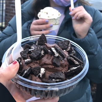 Lizzy's Ice Cream - vegan chocolate ice cream with oreos - Ice Cream & Frozen Yogurt Near Me - Cambridge, Massachusetts Lizzy's Ice Cream - vegan chocolate ice cream with oreos - Ice Cream & Frozen Yogurt Near Me - Cambridge, Massachusetts