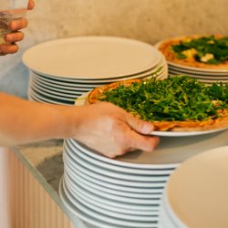 Pizza Mono - Auf dem Weg zum Gast: Pizza "Parma to Rieger".