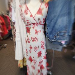 Last Ministry Boutique - Wonderful variety of clothes and accessories for many different types of occasions.