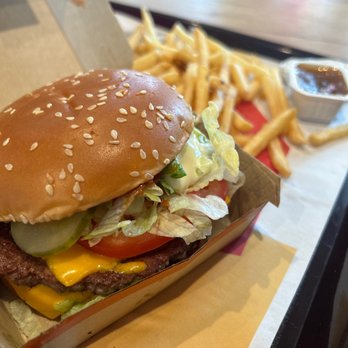 McDonald's - Quarter Pounder with Cheese Deluxe - Burgers Near Me - Waterbury, Connecticut McDonald's - Quarter Pounder with Cheese Deluxe - Burgers Near Me - Waterbury, Connecticut