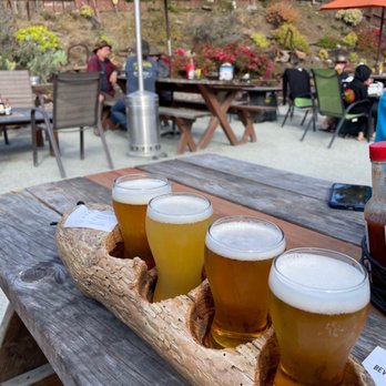 Highway 1 Brewing Company - Flight of beer - Breweries Near Me - Pescadero, California Highway 1 Brewing Company - Flight of beer - Breweries Near Me - Pescadero, California