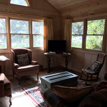 Bay Breeze Guest House - Living area of our cottage - Bed & Breakfast Near Me - Fairhope, Alabama