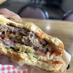 Thunder Mountain Burgers - Classic thunder mountain with all the fixings really tasty