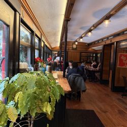 Familiars Coffee & Tea - Dining room