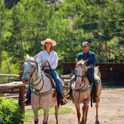 Tumbling River Ranch - Guests riding