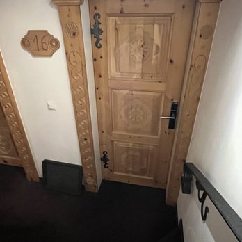 SWISS ALPINE HOTEL ALLALIN - Guest room door - Hotels Near Me - Zermatt, VS