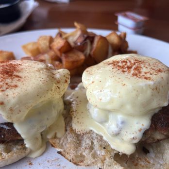 Big Pink - Maryland Crab Cake Benny - Pizza Near Me - Miami Beach, Florida