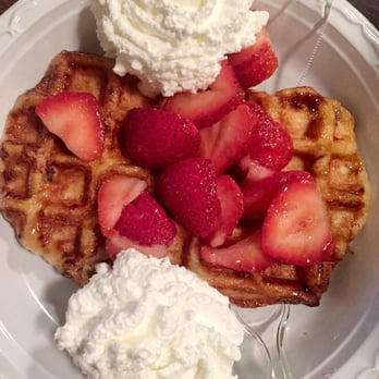 Belgian Sweets - Fraises et creme - strawberries and whipped cream - Desserts Near Me - San Antonio, Texas