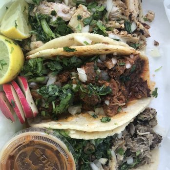 El Taquito Leon - Top to bottom: pollo, al pastor, carnitas tacos - Food Trucks Near Me El Taquito Leon - Top to bottom: pollo, al pastor, carnitas tacos - Food Trucks Near Me