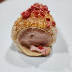 Harris Ranch Country Store - Strawberry Cream Horn