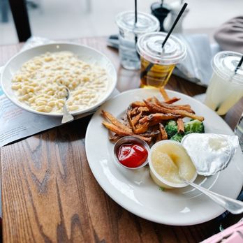 Burtons Grill & Bar - Kids meal - New American Near Me - Gaithersburg, Maryland