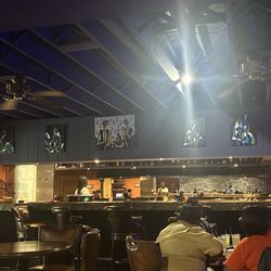Sumtin' 2 Eat - Bar area