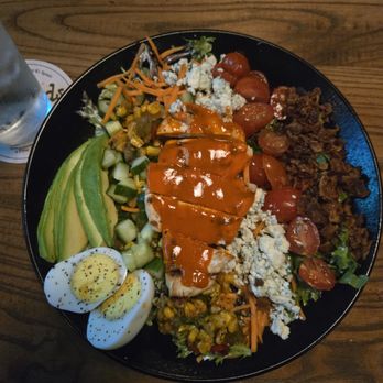 30hop - Grilled Buff Chicken Cobb - Buffalo Sause killed taste of grilled chicken but overall was tasty light dinner .. - American Near Me - Ankeny, Iowa