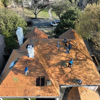 Metroplex Roofing and Remodeling - workers on the roof - Roofing Near Me - Dallas, Texas Metroplex Roofing and Remodeling - workers on the roof - Roofing Near Me - Dallas, Texas