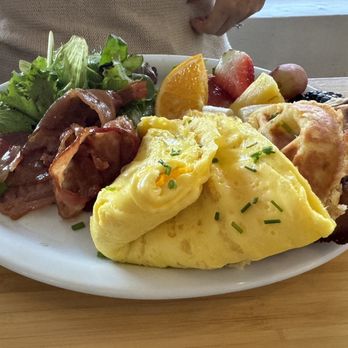 Starving Artist - Breakfast & Brunch Near Me - Toronto, Ontario Starving Artist - Breakfast & Brunch Near Me - Toronto, Ontario