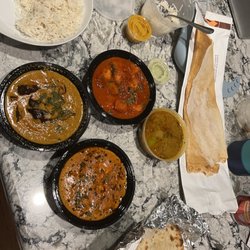 Spice N Curry - Guthi Vankaya (Eggplant), Butter Chicken Masala, Shrimp Vindaloo, Garlic Naan, Aloo (potato) Naan, and a dosa