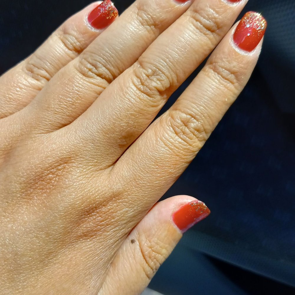 X-Nails - Gel manicure on natural nails with glitter ombre by Jenna. Base color 688 Hollyshimmer Daisy DND with gold glitter. - Nail Salons Near Me - Elk Grove, California X-Nails - Gel manicure on natural nails with glitter ombre by Jenna. Base color 688 Hollyshimmer Daisy DND with gold glitter. - Nail Salons Near Me - Elk Grove, California