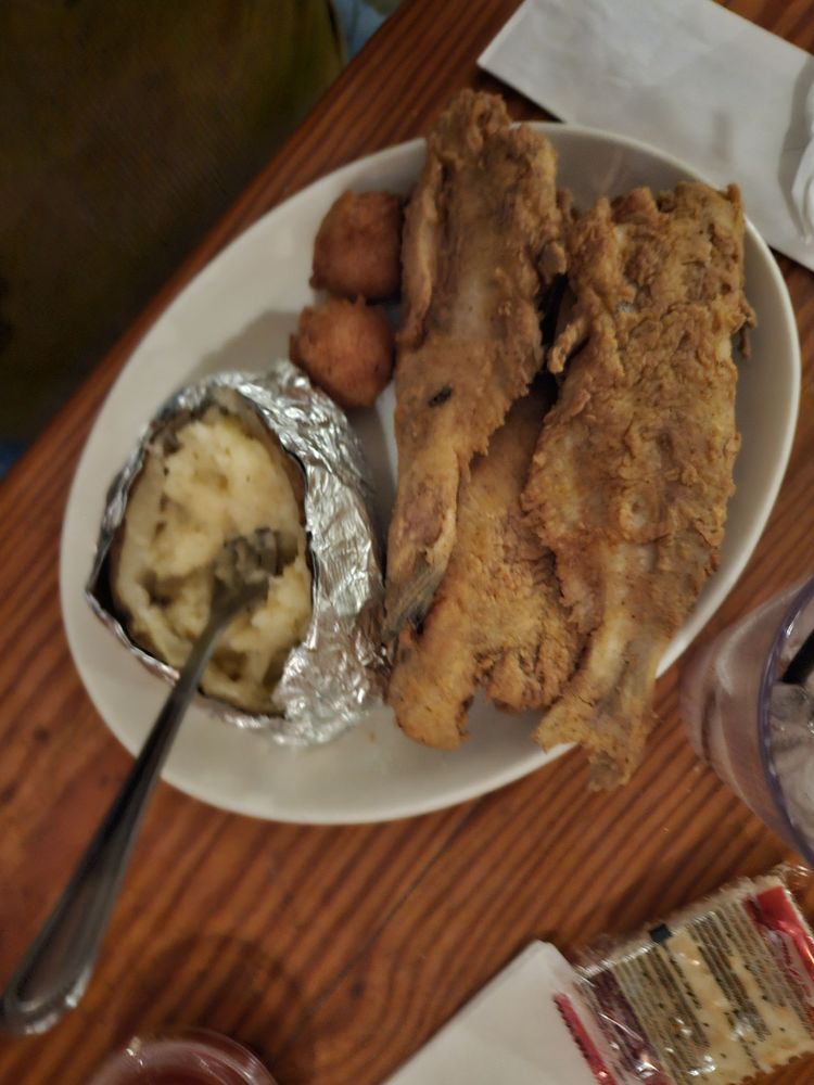 OAK ISLAND CRAB HOUSE Updated September 2024 3107 Us Highway 1 S