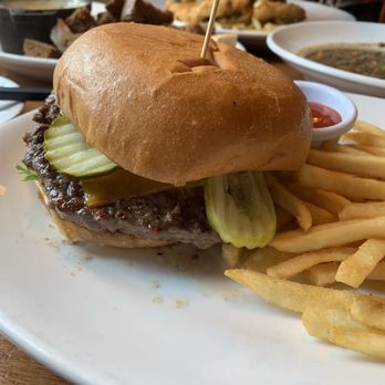 Gustav's - Cheeseburger - Pubs Near Me - Vancouver, Washington